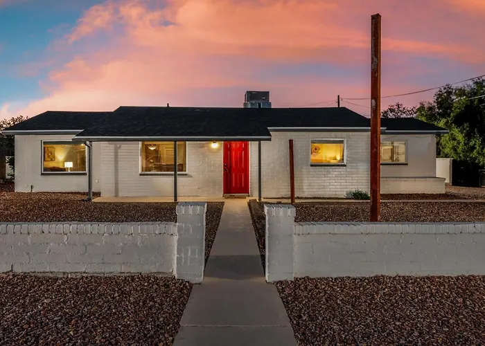 Central, 4 Bedroom 2 Ba, Fire Pit, Fenced Backyard Tucson
