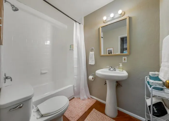 Central, 4 Bedroom 2 Ba, Fire Pit, Fenced Backyard Tucson
