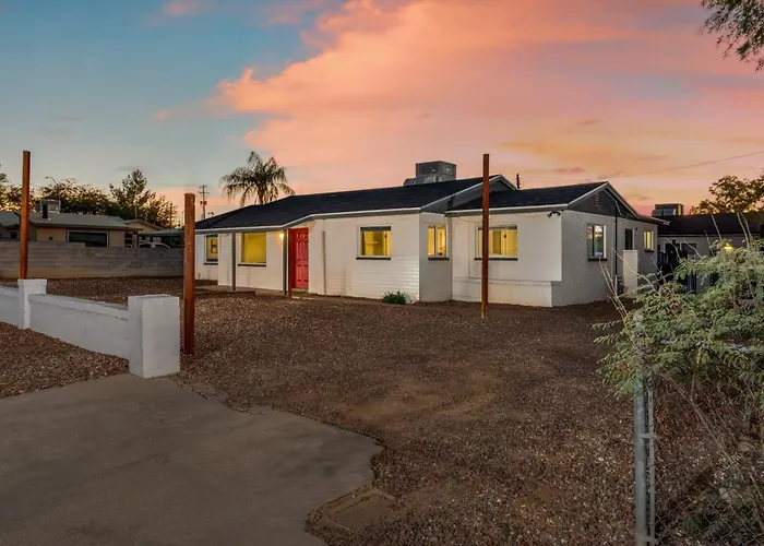 Central, 4 Bedroom 2 Ba, Fire Pit, Fenced Backyard Tucson