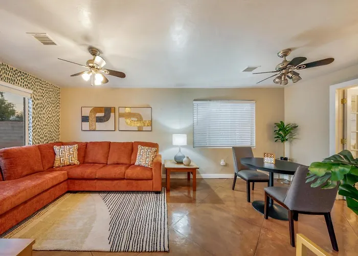 Central, 4 Bedroom 2 Ba, Fire Pit, Fenced Backyard *